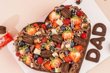 HEART [DAD] CAKE - CHOCOLATE MIX & BERRIES