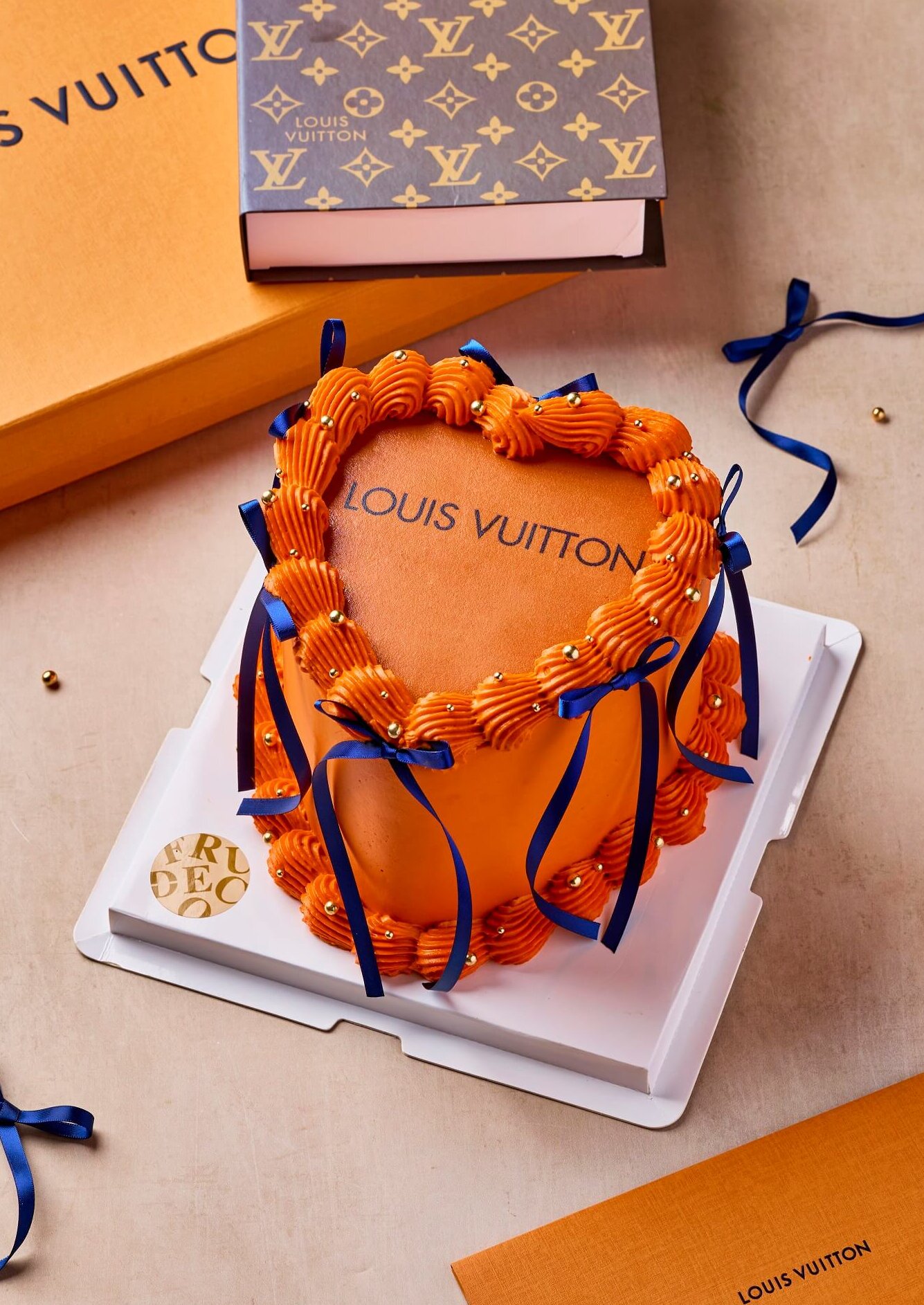 LOUIS VUITTON VINTAGE HEART CAKE