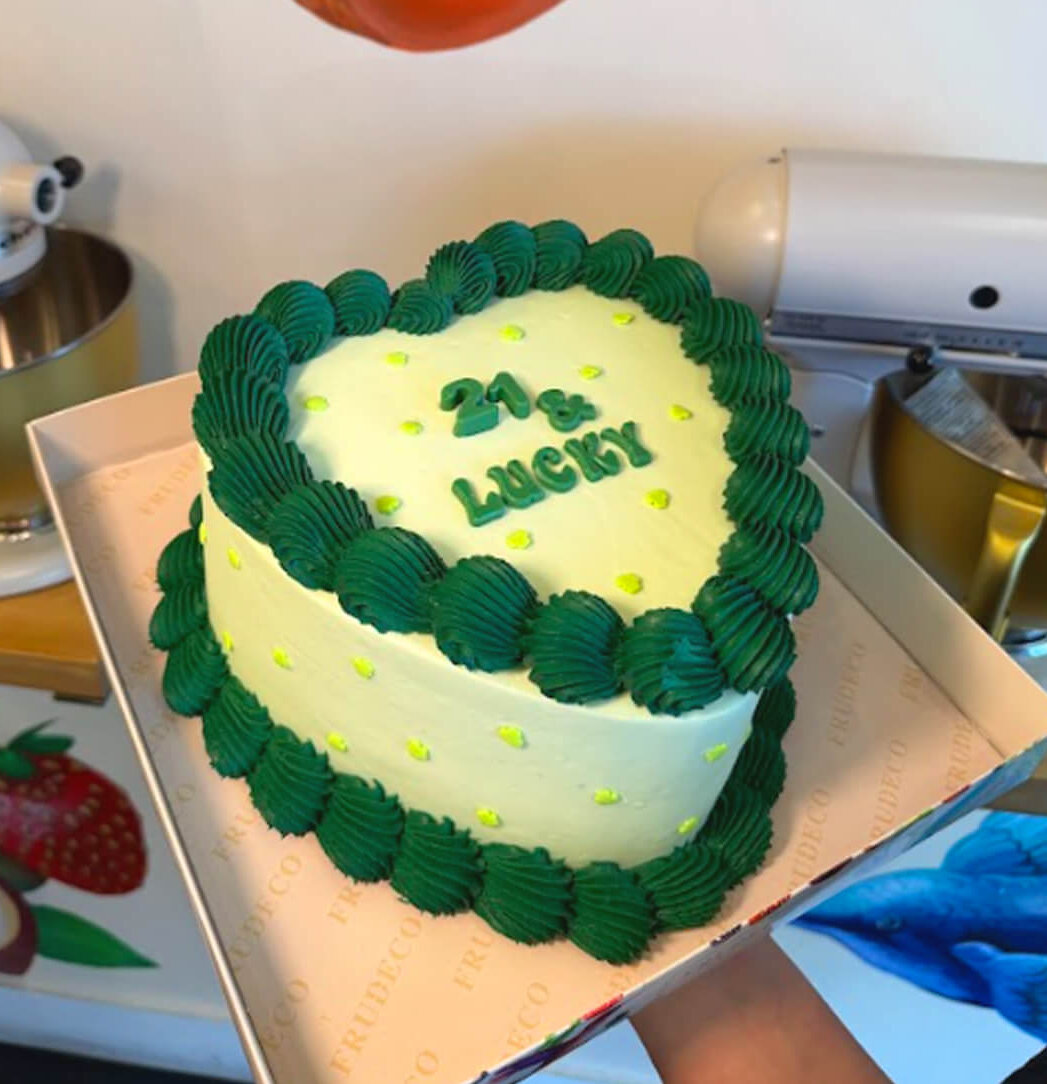 LUCKY HEART VINTAGE CAKE